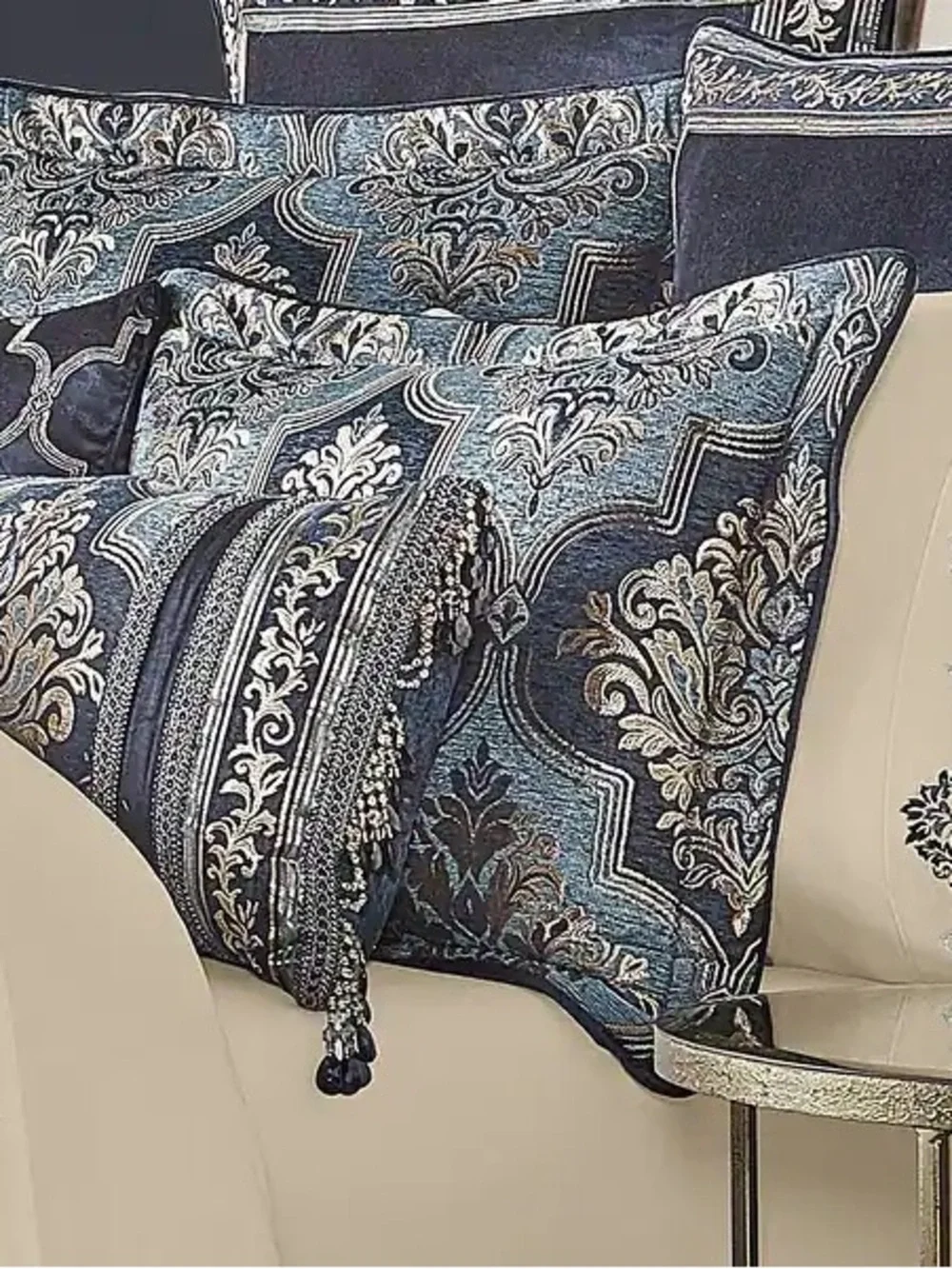 J. Queen New York Middlebury 4-Piece Comforter Set NEW